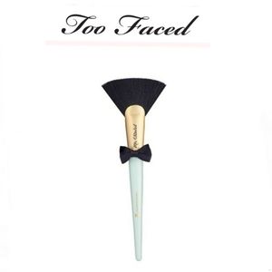 HP🏆 New Too Faced Mr. Chiseled Contour Brush
